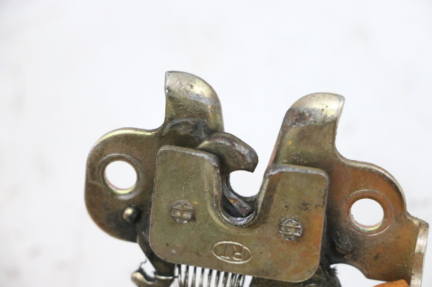 photo de SERRURE DE SELLE PEUGEOT KISBEE 4T 50 (2010 - 2017) - Détail de la pièce