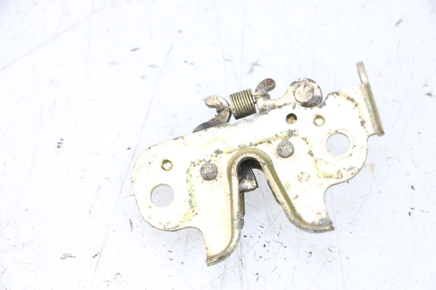 photo de SERRURE DE SELLE PEUGEOT KISBEE 4T 50 (2010 - 2017) - Détail de la pièce