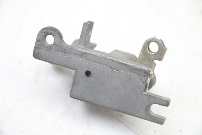 photo de SERRURE DE SELLE KYMCO PEOPLE S 125 (2000 - 2008) - Autre angle de vue