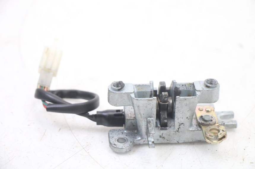 photo de SERRURE DE SELLE KYMCO XCITING 500 (2007 - 2010) - Autre angle de vue