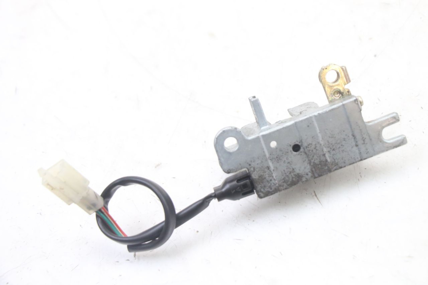 photo de SERRURE DE SELLE KYMCO XCITING 500 (2007 - 2010) - Gros plan technique