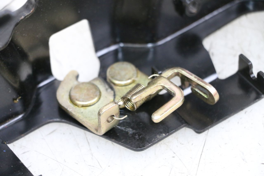 photo de SERRURE DE SELLE SYM MIO 50 (2011 - 2017) - Points de fixation