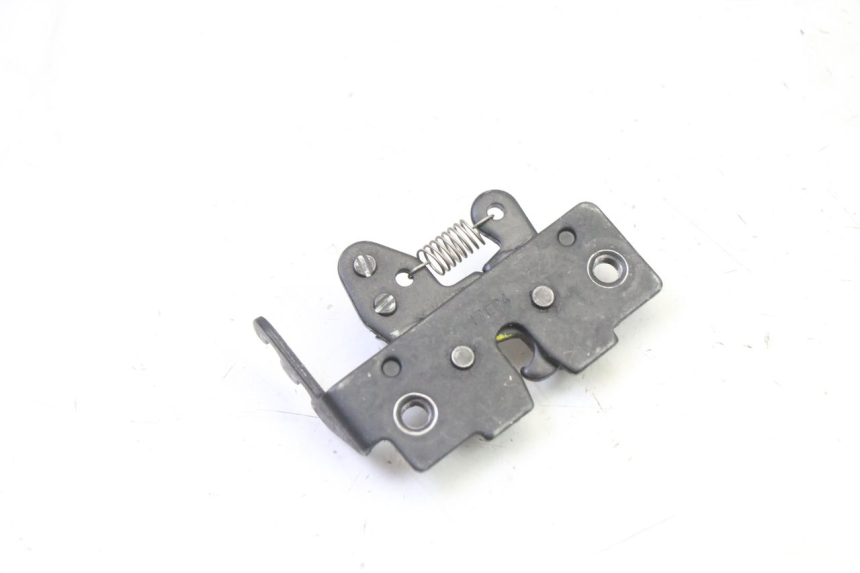 photo de SERRURE DE SELLE PIAGGIO MP3 HPE 310 (2024 - 2025) - Zoom état d’usage