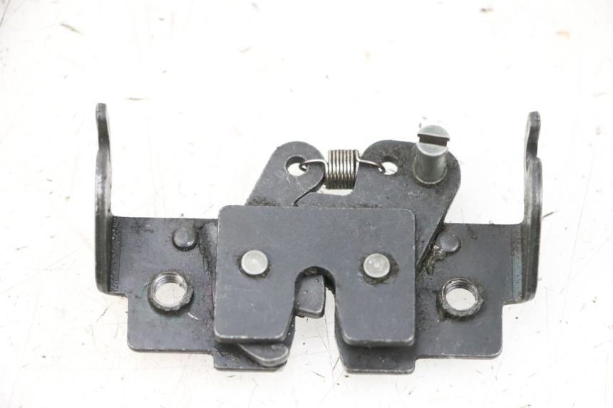 photo de SERRURE DE SELLE PIAGGIO MP3 HPE 300 (2019 - 2026) - Vue principale