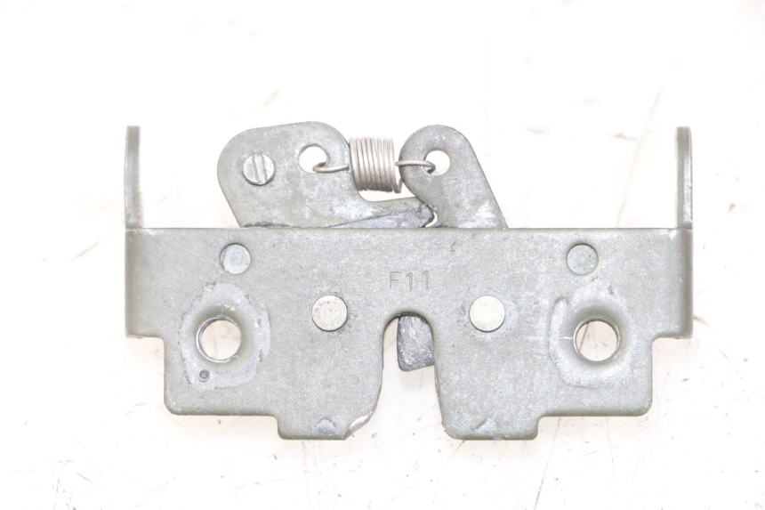 photo de SERRURE DE SELLE PIAGGIO MP3 LT 300 (2010 - 2016) - Autre angle de vue