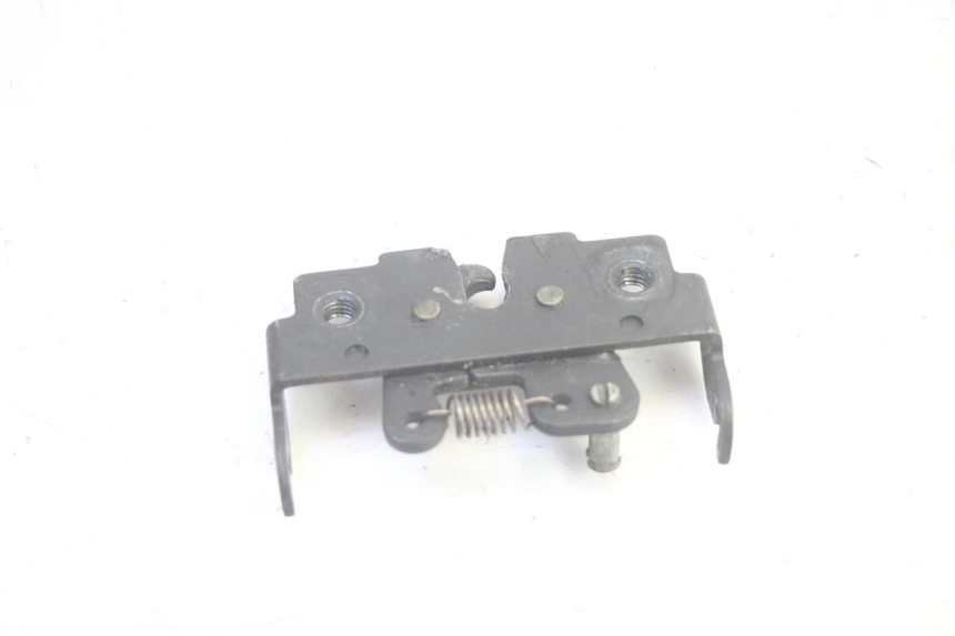 photo de SERRURE DE SELLE PIAGGIO MP3 LT 400 (2007 - 2012) - Autre angle de vue