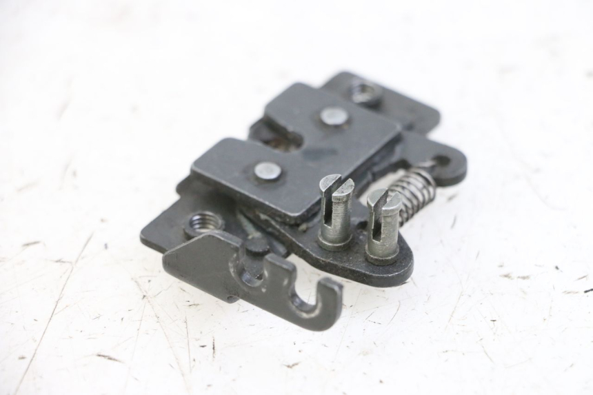 photo de SERRURE DE SELLE PIAGGIO MP3 500 (2014 - 2017) - Détail de la pièce