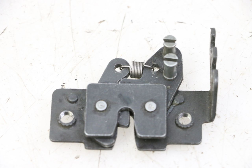 photo de SERRURE DE SELLE PIAGGIO MP3 500 (2014 - 2017) - Autre angle de vue