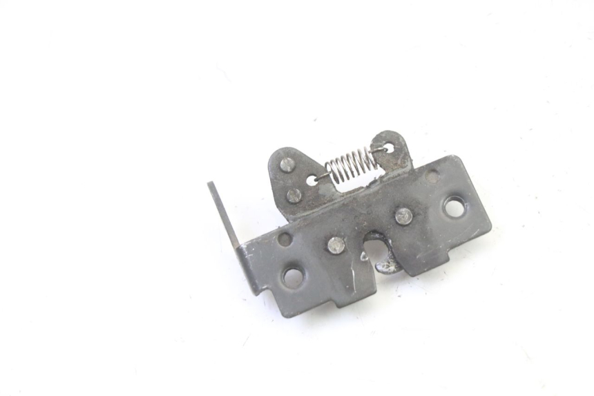 photo de SERRURE DE SELLE PIAGGIO MP3 RL 250 (2006 - 2010) - Zoom état d’usage