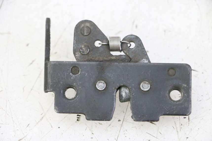 photo de SERRURE DE SELLE PIAGGIO MP3 500 (2011 - 2015) - Autre angle de vue