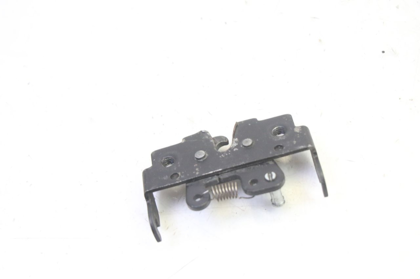 photo de SERRURE DE SELLE PIAGGIO MP3 125 (2006 - 2014) - Autre angle de vue