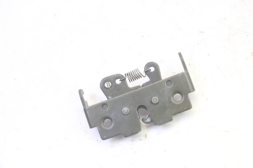 photo de SERRURE DE SELLE PIAGGIO MP3 RL 250 (2006 - 2010) - Zoom état d’usage