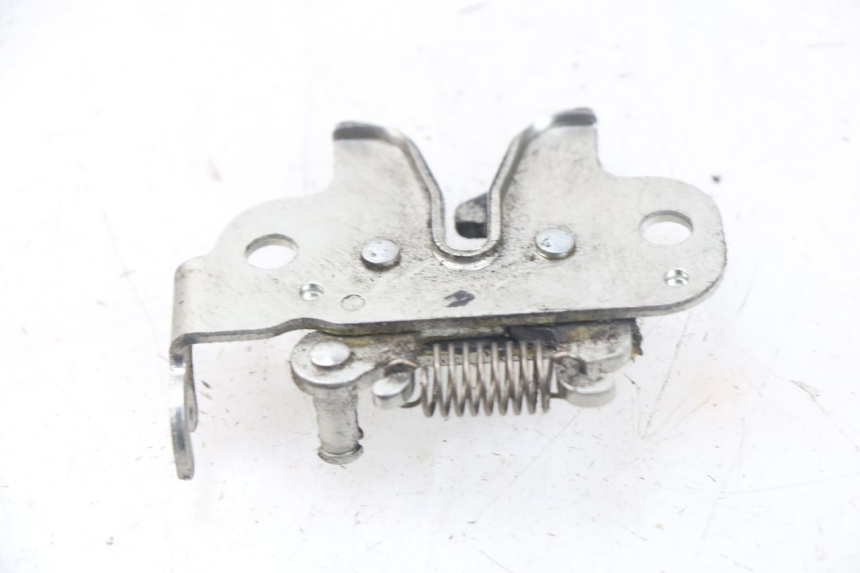 photo de SERRURE DE SELLE MBK MW TRYPTIK 125 (2017 - 2022) - Zoom état d’usage