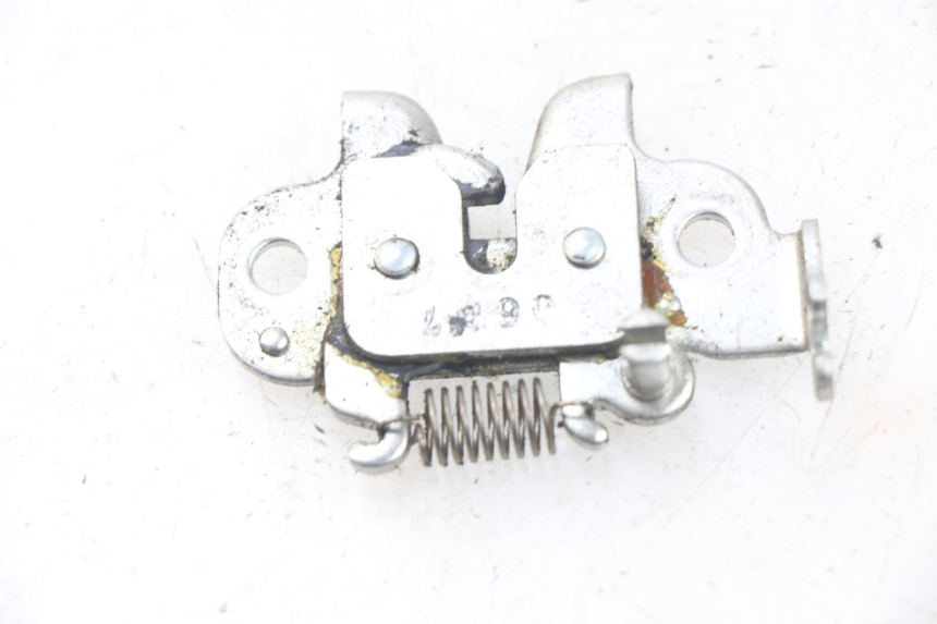 photo de SERRURE DE SELLE MBK MW TRYPTIK 125 (2017 - 2022) - Autre angle de vue