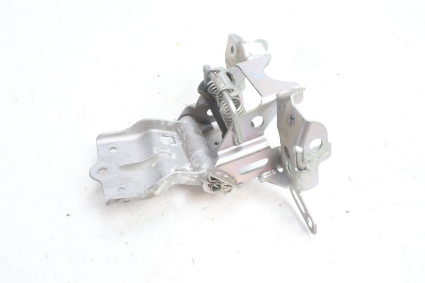 photo de SERRURE DE SELLE YAMAHA N-MAX NMAX 125 (2021 - 2024) - Autre angle de vue