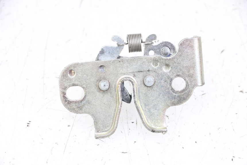 photo de SERRURE DE SELLE YAMAHA NEO'S CORE 1 (2022 - 2026) - Zoom état d’usage