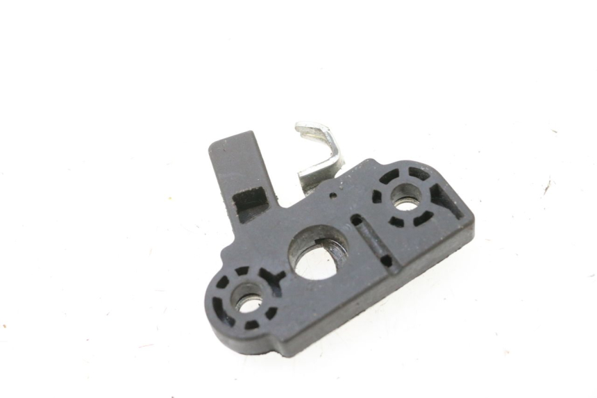 photo de SERRURE DE SELLE YAMAHA NEOS NEO'S 4T 50 (2008 - 2016) - Zoom état d’usage