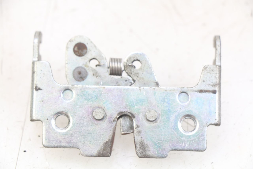 photo de SERRURE DE SELLE GILERA NEXUS 125 (2007 - 2009) - Zoom état d’usage