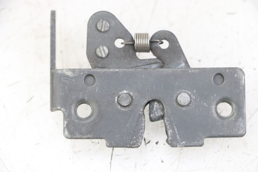 photo de SERRURE DE SELLE GILERA NEXUS 125 (2009 - 2013) - Autre angle de vue