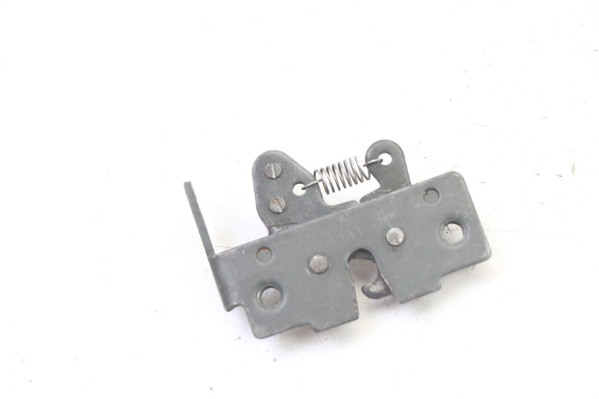 photo de SERRURE DE SELLE GILERA NEXUS 125 (2009 - 2013) - Zoom état d’usage