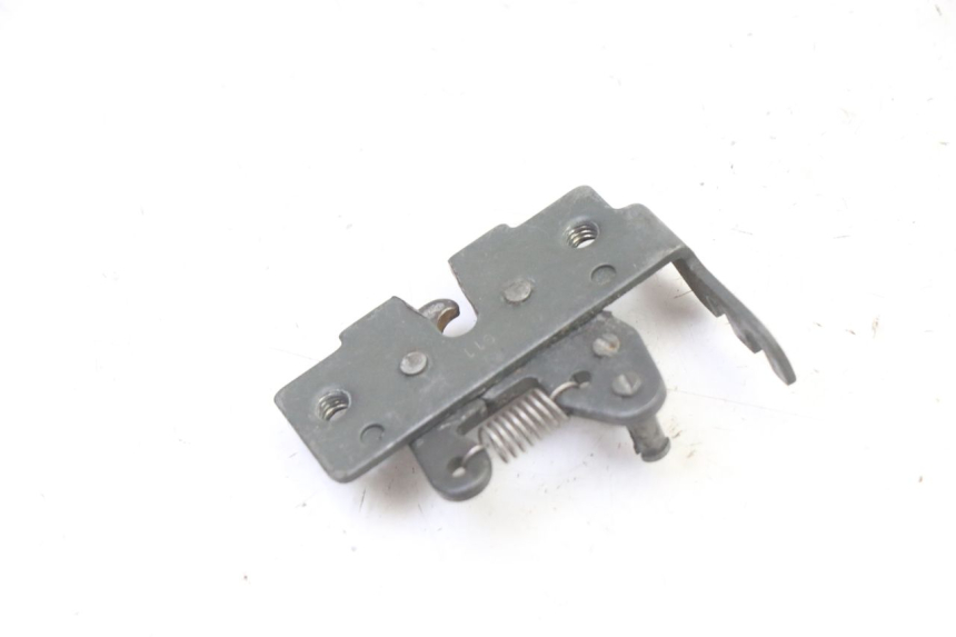 photo de SERRURE DE SELLE GILERA NEXUS 125 (2009 - 2013) - Autre angle de vue