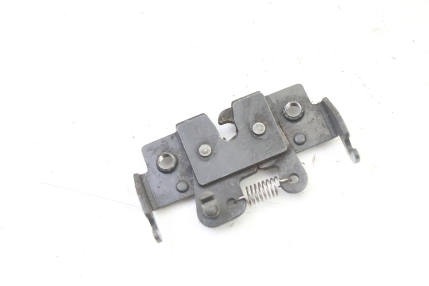 photo de SERRURE DE SELLE PIAGGIO NRG POWER PUREJET 50 (2018 - 2021) - Détail de la pièce