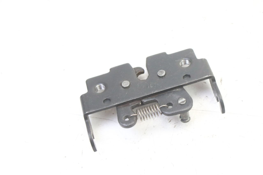 photo de SERRURE DE SELLE PIAGGIO NRG POWER PUREJET 50 (2018 - 2021) - Autre angle de vue