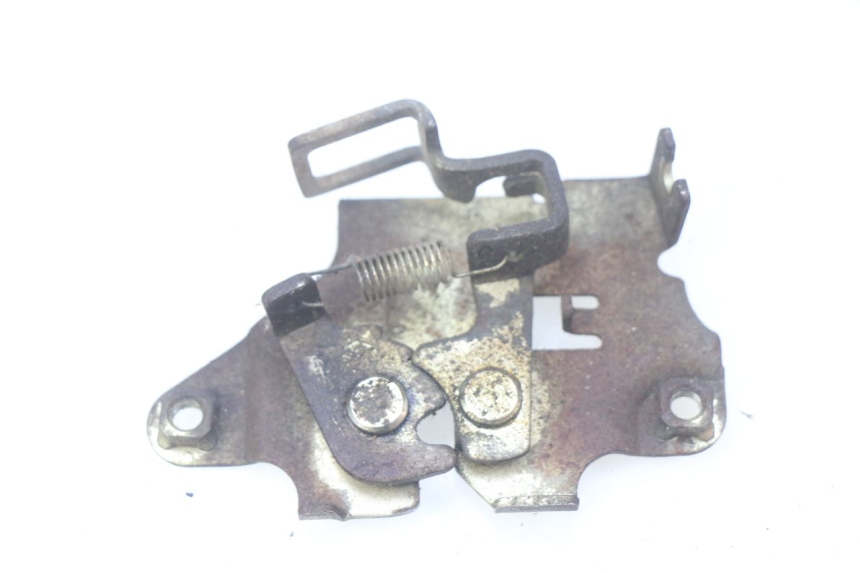 photo de SERRURE DE SELLE SYM ORBIT 2 2T 50 (2008 - 2018) - Détail de la pièce