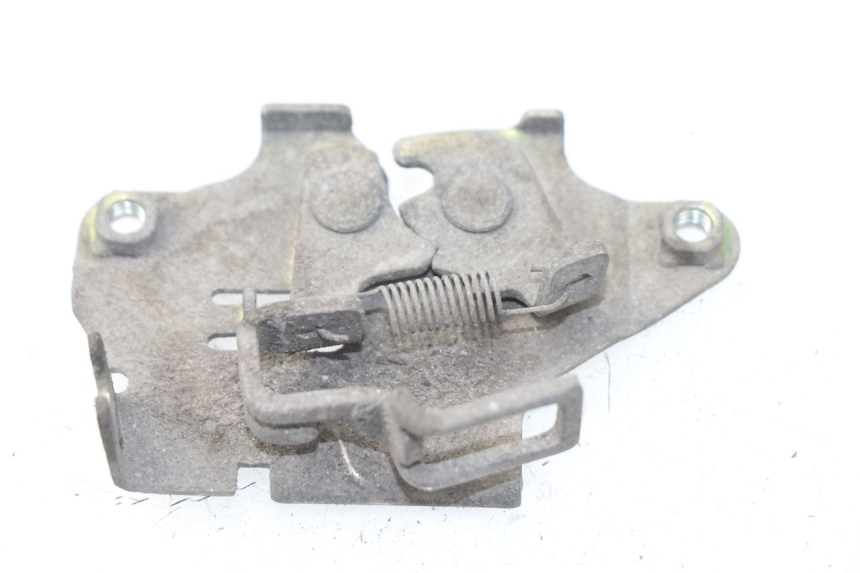 photo de SERRURE DE SELLE SYM ORBIT 2 4T 50 (2008 - 2017) - Détail de la pièce