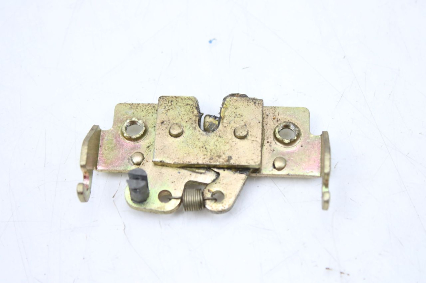 photo de SERRURE DE SELLE KEEWAY OUTLOOK 125 (2007 - 2013) - Gros plan technique