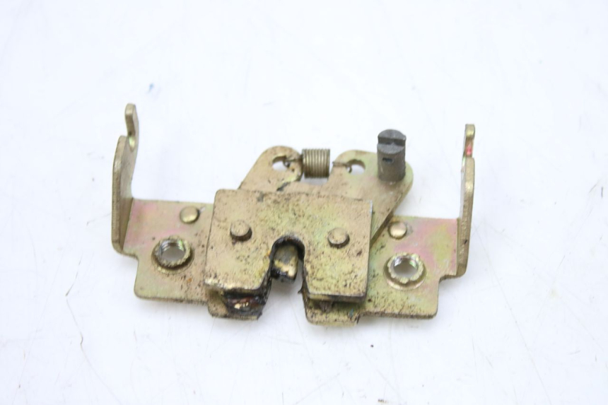 photo de SERRURE DE SELLE KEEWAY OUTLOOK 125 (2007 - 2013) - Points de fixation