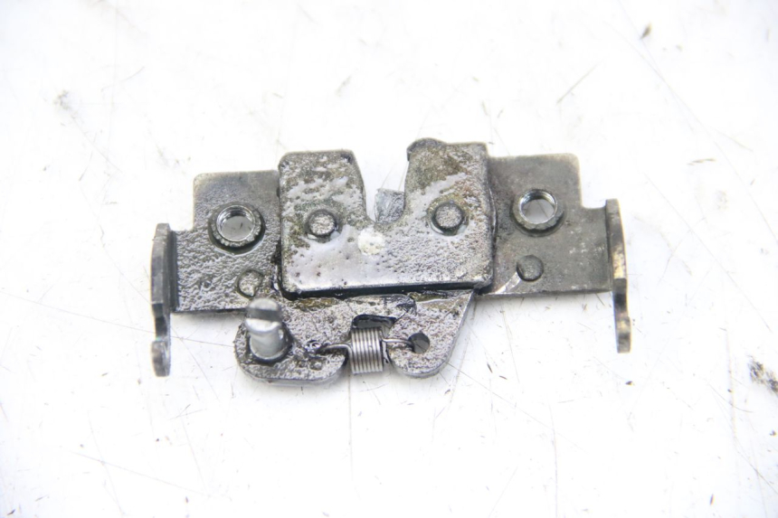 photo de SERRURE DE SELLE HONDA PES PS I 125 (2006 - 2012) - Autre angle de vue