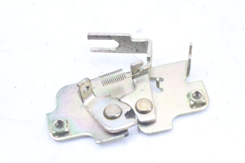 photo de SERRURE DE SELLE PEUGEOT BELVILLE 125 (2017 - 2021) - Détail de la pièce