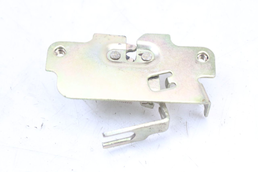 photo de SERRURE DE SELLE PEUGEOT BELVILLE 125 (2017 - 2021) - Zoom état d’usage