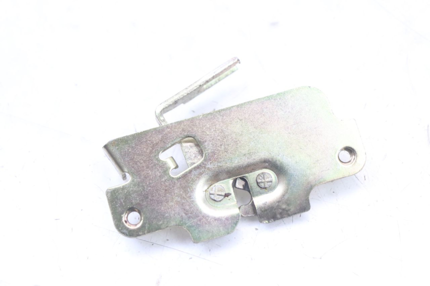 photo de SERRURE DE SELLE PEUGEOT BELVILLE 125 (2017 - 2021) - Autre angle de vue