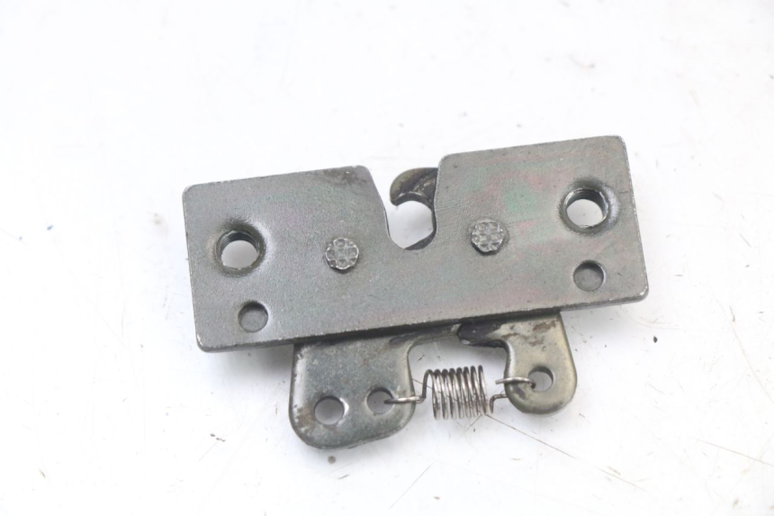 photo de SERRURE DE SELLE PEUGEOT ELYSTAR 50 (2002 - 2014) - Zoom état d’usage