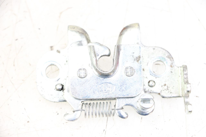 photo de SERRURE DE SELLE PEUGEOT KISBEE 4T 50 (2018 - 2022) - Détail de la pièce