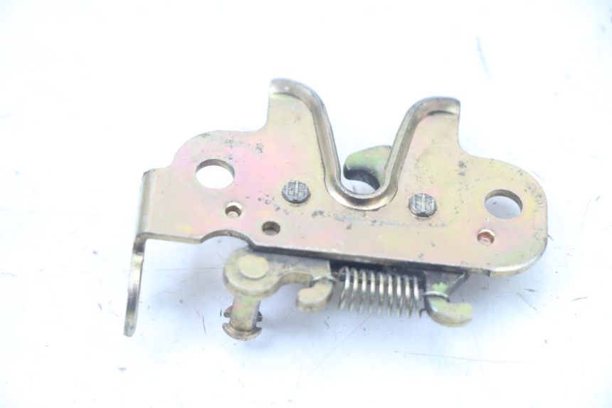 photo de SERRURE DE SELLE PEUGEOT KISBEE 4T 50 (2018 - 2022) - Autre angle de vue