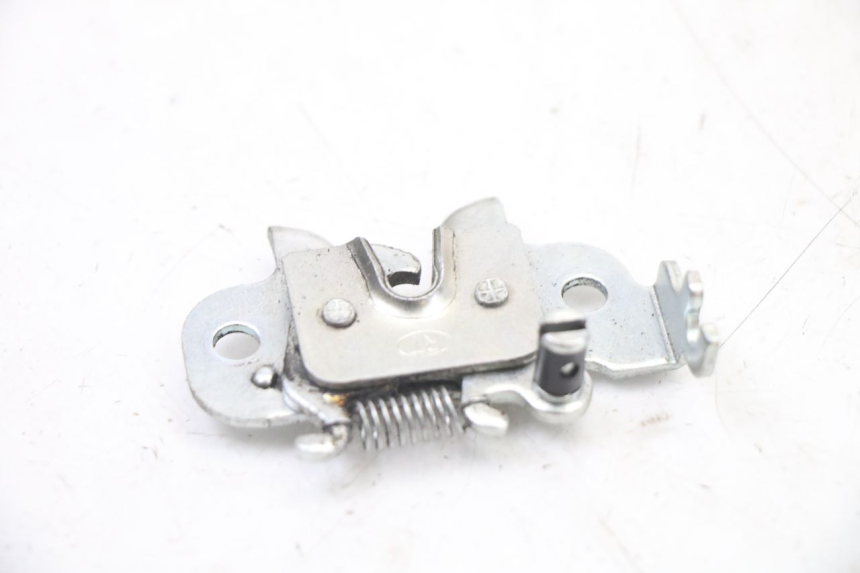 photo de SERRURE DE SELLE PEUGEOT KISBEE 4T 50 (2018 - 2022) - Détail de la pièce