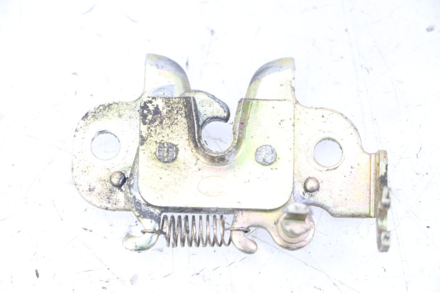 photo de SERRURE DE SELLE PEUGEOT KISBEE 4T 50 (2010 - 2017) - Détail de la pièce