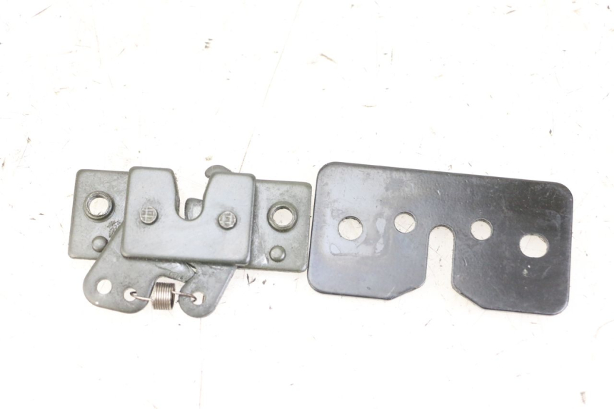 photo de SERRURE DE SELLE PEUGEOT SATELIS 125 (2013 - 2018) - Vue principale