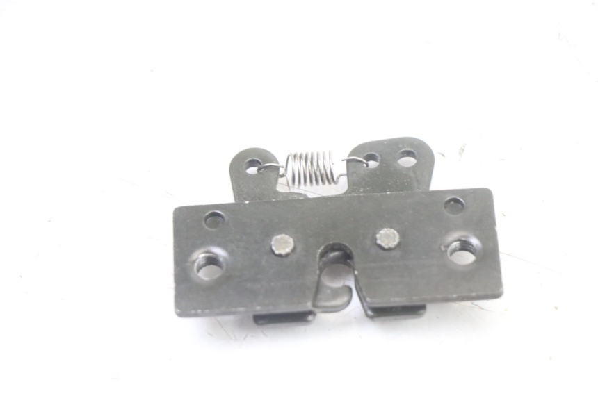 photo de SERRURE DE SELLE PEUGEOT SATELIS COMPRESSOR K15 125 (2006 - 2009) - Zoom état d’usage