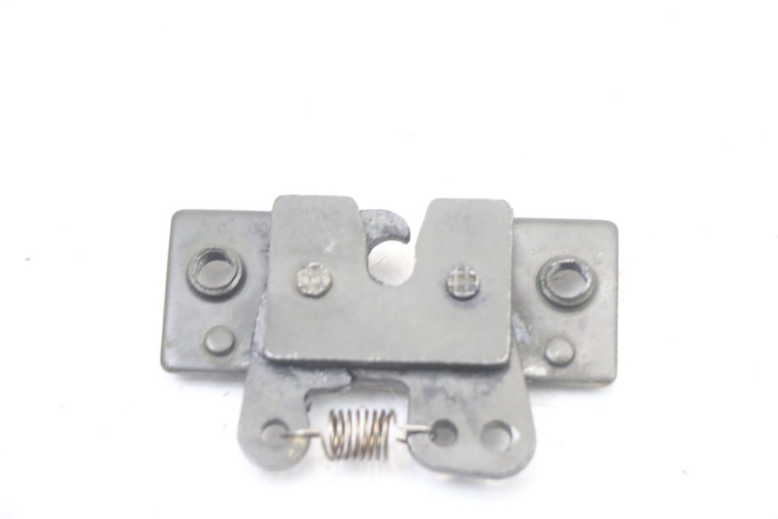 photo de SERRURE DE SELLE PEUGEOT TREKKER TKR 50 (2005 - 2014) - Détail de la pièce