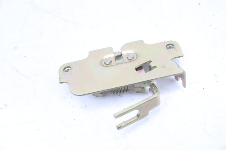 photo de SERRURE DE SELLE PEUGEOT TWEET 4T 50 (2023 - 2025) - Zoom état d’usage