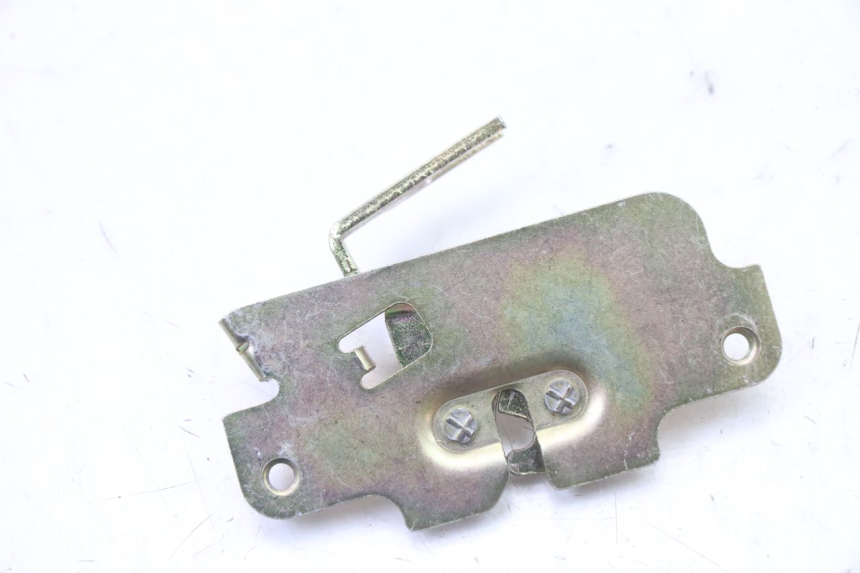 photo de SERRURE DE SELLE PEUGEOT TWEET 4T 50 (2023 - 2025) - Autre angle de vue