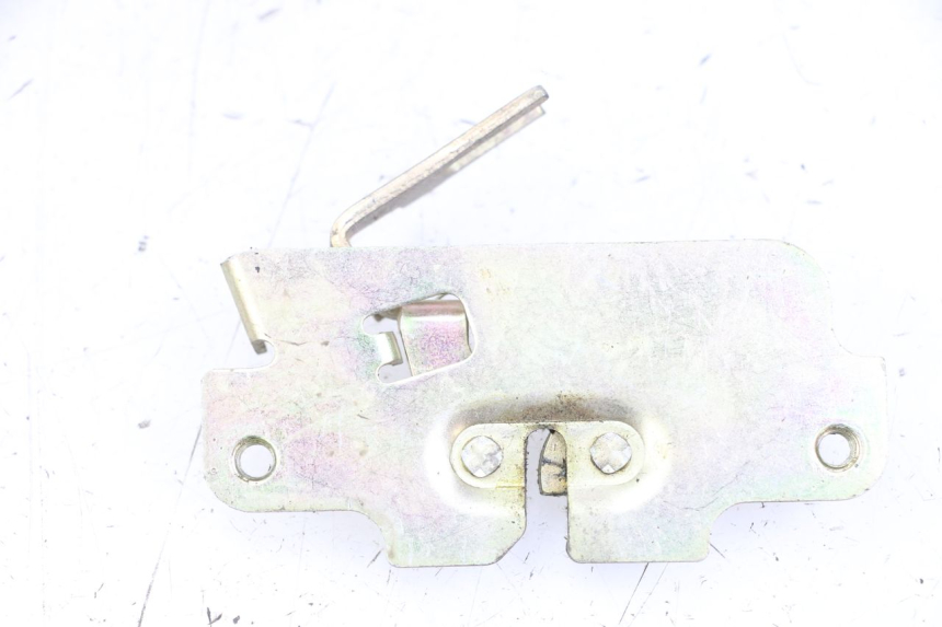 photo de SERRURE DE SELLE PEUGEOT TWEET 4T 50 (2014 - 2019) - Zoom état d’usage