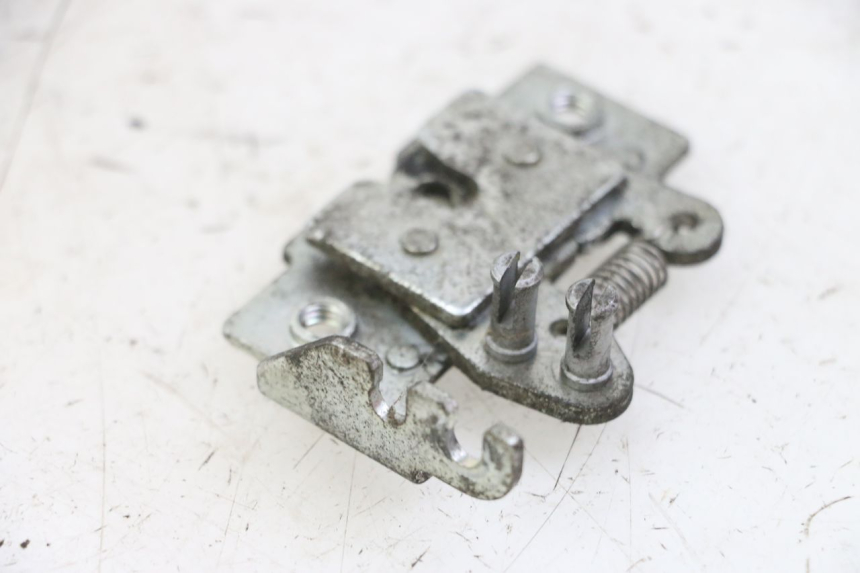 photo de SERRURE DE SELLE PIAGGIO MP3 125 (2006 - 2014) - Détail de la pièce