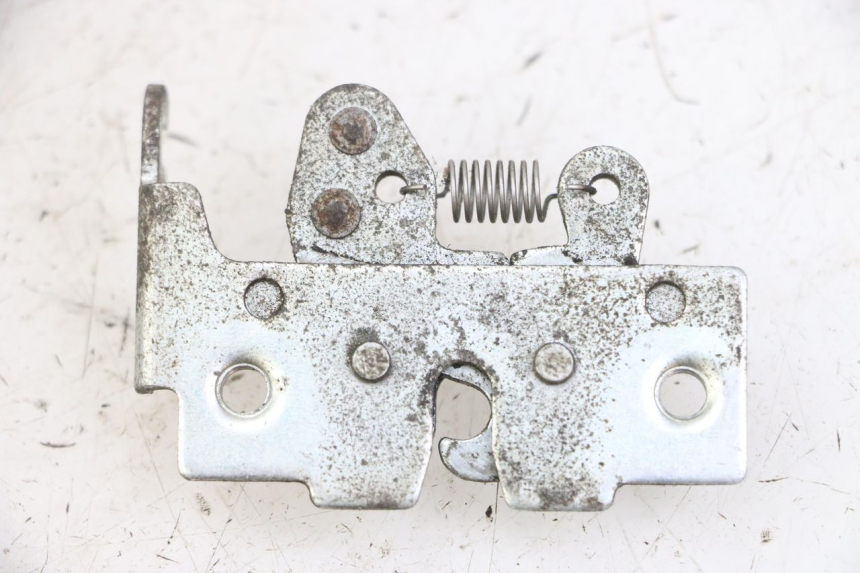 photo de SERRURE DE SELLE PIAGGIO MP3 125 (2006 - 2014) - Zoom état d’usage