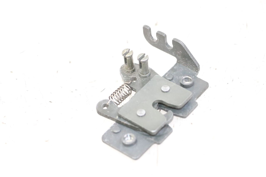 photo de SERRURE DE SELLE PIAGGIO MP3 LT 400 (2007 - 2012) - Détail de la pièce