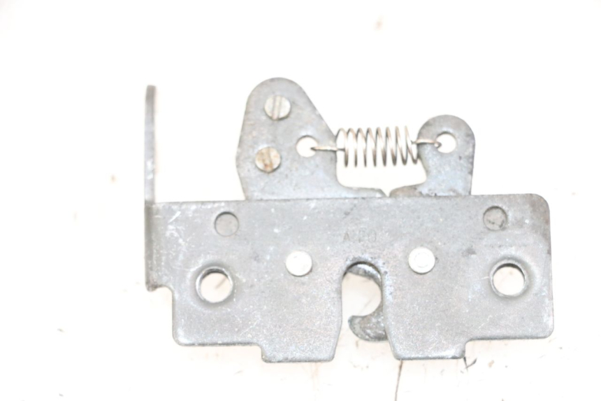 photo de SERRURE DE SELLE PIAGGIO MP3 LT 400 (2007 - 2012) - Zoom état d’usage